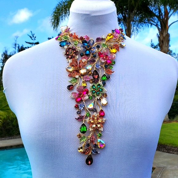 NWT Christian Siriano Crystal Bib Necklace - Picture 1 of 16